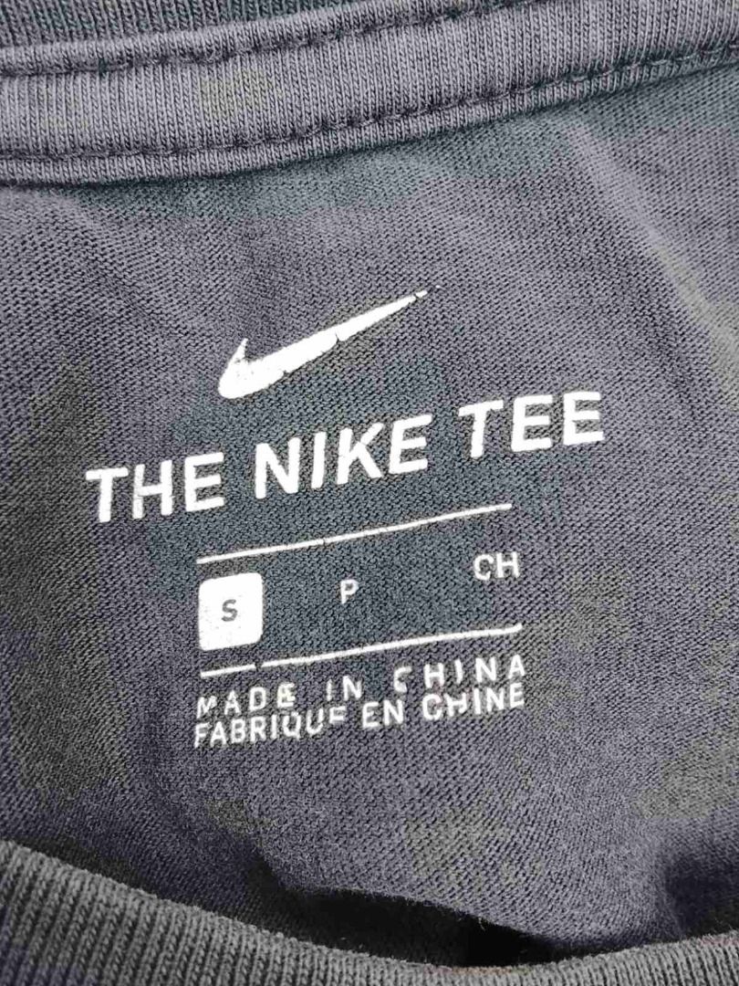 NIKE SB Plain Shirt (Category: Tshirts & Polo Shirts ) located in Pasig City. Submitted by thriftshop.pinas (Listing ID 1468075991, Image 3). Description: NIKE SB PLAIN SHIRT -Size: Small printed on the neck tag -Dimes: 18 x 28 -Condition: Good condition -Complete Tags -Issue: Semi sun fade on the neckline.