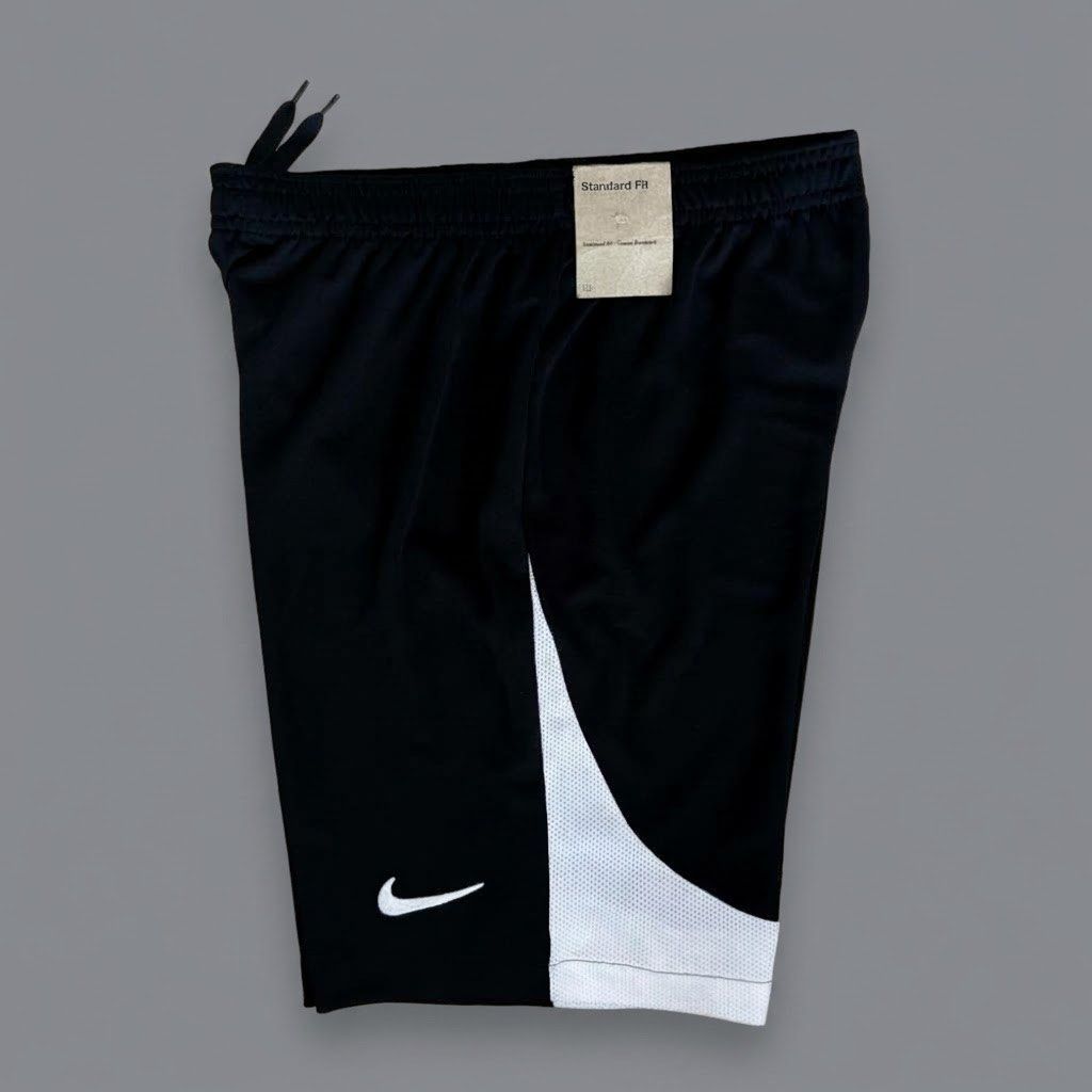 Nike Shorts (Pickleball or Running) (Category: Activewear) located in Davao. Submitted by ckkb1821 (Listing ID 1468087120, Image 2). Description: Nike Shorts (Pickleball or Running) Large on tag (26-30" waist | 16"L | 9.5"hem Brand new with tags, no issue ₱599 only + SF.