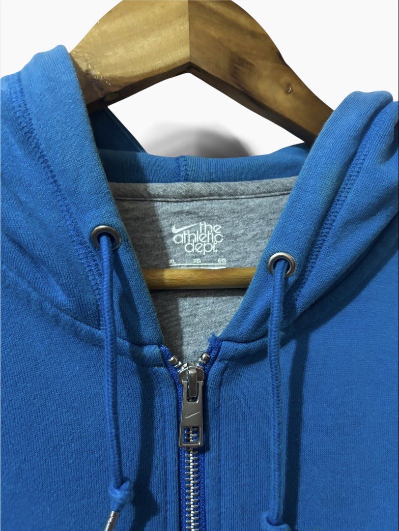 Nike Small Swoosh Zip-up (Category: Hoodies) located in Manila. Submitted by pleace.vintage (Listing ID 1468099187, Image 3). Description: For Sale Nike Small Swoosh Zip-up XLarge on tag fits Large ₱500 only! Sampaloc, Manila.