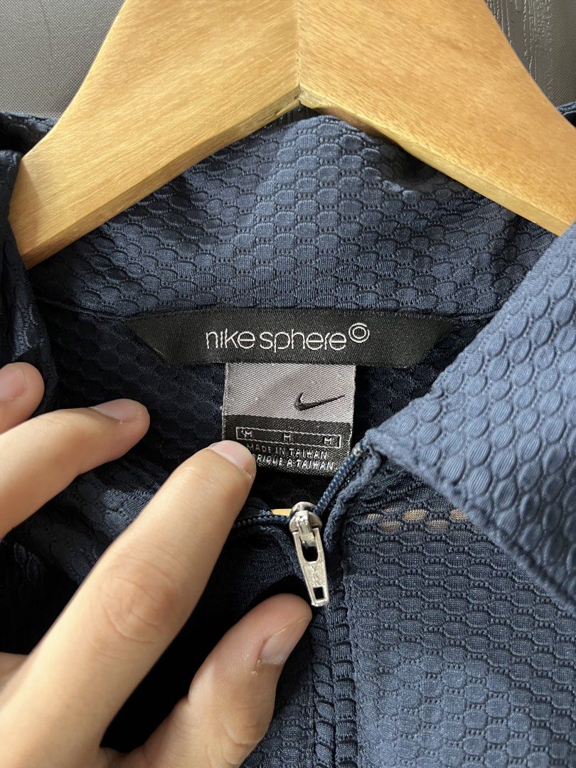 Nike Sphere Quarter-Zip Shirt (Category: Tshirts & Polo Shirts ) located in Angono. Submitted by odd.fitt (Listing ID 1468096171, Image 2). Description: Medium on tag 22W 26L Lints.