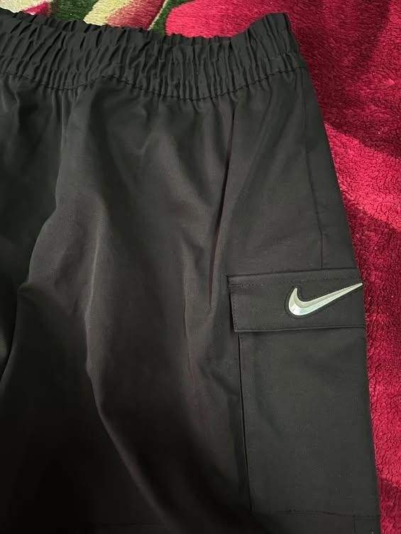 Nike Sportswear Swoosh (Category: Shorts) located in Toledo. Submitted by youngstone_202123 (Listing ID 1468195745, Image 3). Description: Nike Sportswear Swoosh Sports Running Multiple Pockets Woven Shorts Black Size 25-32 Length 15.5 Leg Opening 12 Nice pang pickle.