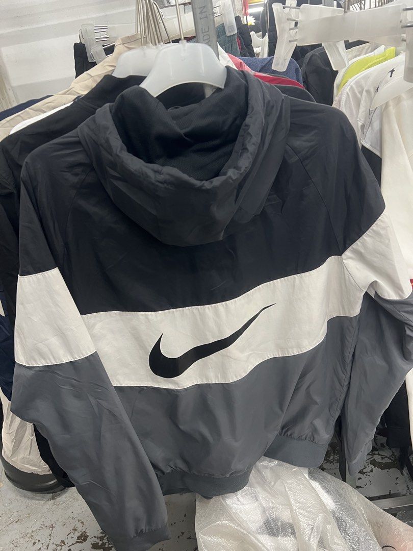 Nike Sportswear Windrunner Jacket (Category: Coats, Jackets and Outerwear) located in Cebu City. Submitted by jlturno1999 (Listing ID 1468192586, Image 3). Description: Nike Sportswear Windrunner Jacket Good as new condition 23x27 dimensions 9.9/10 color rate Legit/authentic No issue.