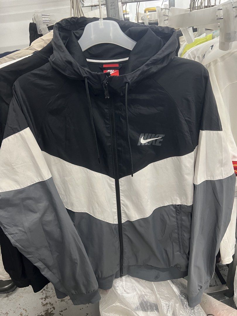 Nike Sportswear Windrunner Jacket (Category: Coats, Jackets and Outerwear) located in Cebu City. Submitted by jlturno1999 (Listing ID 1468192586, Image 2). Description: Nike Sportswear Windrunner Jacket Good as new condition 23x27 dimensions 9.9/10 color rate Legit/authentic No issue.