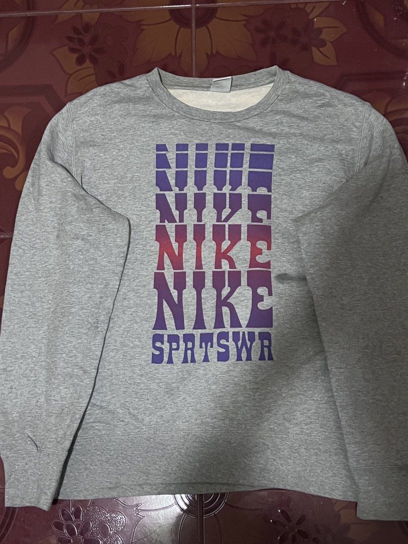Nike Sweater (Category: Coats, Jackets and Outerwear) located in Manila. Submitted by yawnywn (Listing ID 1468225200, Image 1). Description: .