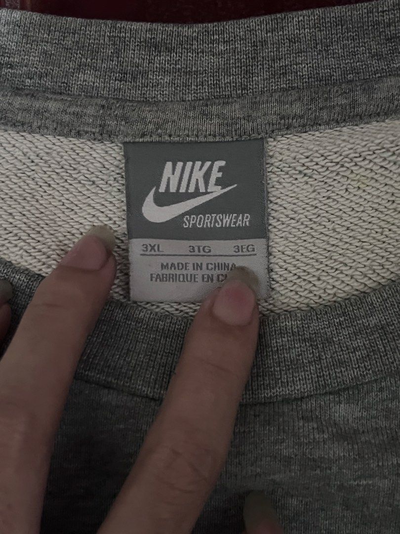 Nike Sweater (Category: Coats, Jackets and Outerwear) located in Manila. Submitted by yawnywn (Listing ID 1468225200, Image 2). Description: .