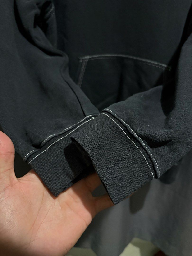 Nike Swoosh Double Swoosh Black (Category: Hoodies) located in Santo Tomas. Submitted by miguelhussle (Listing ID 1468059763, Image 2). Description: - Authentic Nike Black Hoodie (Model DD5581-010) - Size: Small -25 L x 22 W -9/10 Condition - Made in Cambodia - Oversized white swoosh logos on front shoulders - Contrasting white stitching details throughout - Classic kangaroo pocket - Ribbed cuffs and hem - Warm fleece material, perfect streetwear
