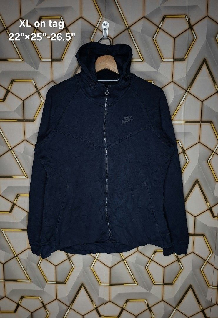 Nike tech fleece jacket (Category: Coats, Jackets and Outerwear) located in Tagaytay City. Submitted by joselito_acosta (Listing ID 1468276386, Image 1). Description: Nike tech fleece jacket In excellent condition No issues 9/10 color rate XL on tag 22"×25"-26.5" Authentic ✅ ✅ ✅ 450+shipping fee only Location: tagaytay Dm to purchase 📩 📩 📩.