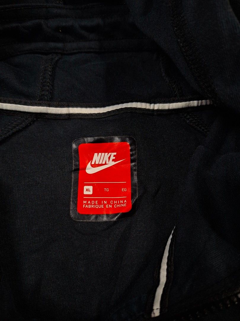 Nike tech fleece jacket (Category: Coats, Jackets and Outerwear) located in Tagaytay City. Submitted by joselito_acosta (Listing ID 1468276386, Image 3). Description: Nike tech fleece jacket In excellent condition No issues 9/10 color rate XL on tag 22"×25"-26.5" Authentic ✅ ✅ ✅ 450+shipping fee only Location: tagaytay Dm to purchase 📩 📩 📩.