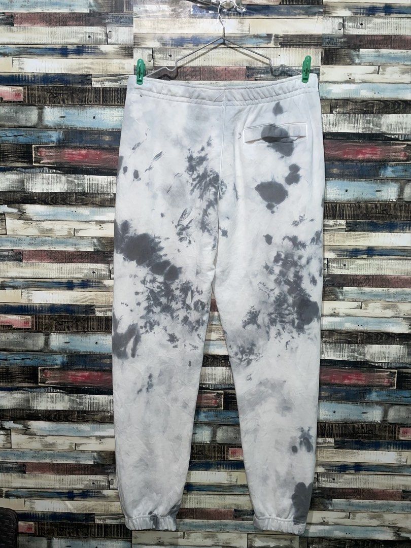 Nike Tie-Dye Joggers Sweatpants 34 (Category: Joggers) located in Cagayan de Oro. Submitted by bikermike7 (Listing ID 1468168624, Image 2). Description: NIKE JOGGER PANTS Size 34 Length 42 inches Hem 5.5 inches Like New‼️.