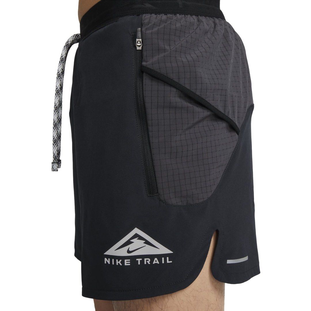 Nike Trail Running Shorts Black (Category: Shorts) located in Davao. Submitted by eyedea300064714 (Listing ID 1468106000, Image 2). Description: -Nike Trail Excellent Condition Size M on tag Waist: 26-32 Length: 14 Issue: Reflective logo lang di ganun ka as new (Check last pic, very minimal lang) Mine 1,450.