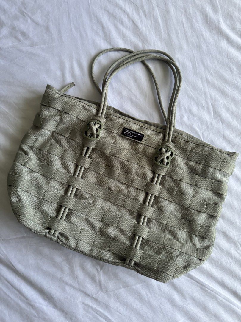Nike Utility Tote Bag Sage Green (Category: Sling Bags) located in Quezon City. Submitted by raremountain.19d94e (Listing ID 1468124106, Image 2). Description: Needs washing Very nice tote!.