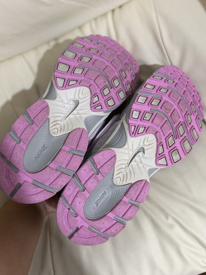 Nike V5 rnr Metallic Silver Pink (Category: Sneakers) located in Manila. Submitted by anning03 (Listing ID 1468136640, Image 3). Description: - Colorway: Metallic Silver and Pink - Inclusions: Original box included - Features: Breathable mesh upper, synthetic leather overlays, and comfortable cushioned sole - Style Tip: Great rotation piece for daily streetwear or gym sessions.