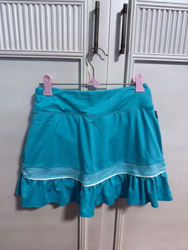 NIKE VINTAGE SKIRT (Category: Skirts) located in Manila. Submitted by zendog_a92acc (Listing ID 1468073367, Image 2). Description: .