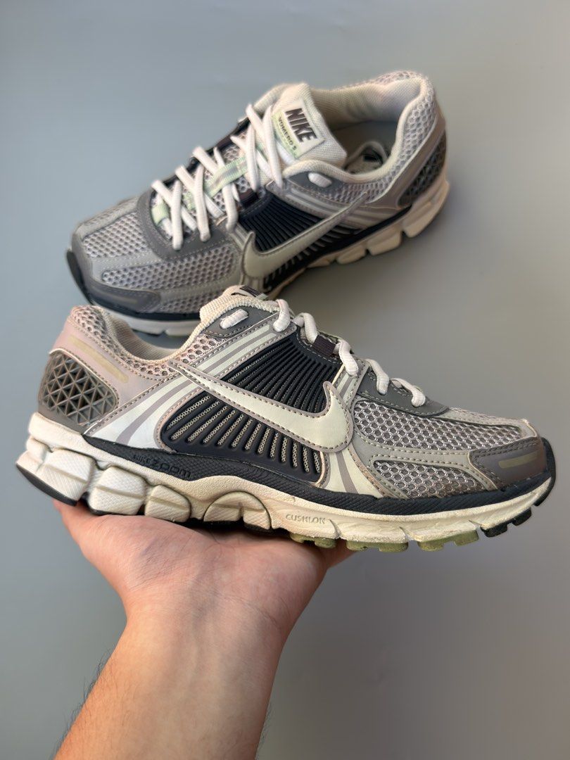 NIKE VOMERO 5 (Category: Sneakers) located in Legazpi City. Submitted by mr.solelution (Listing ID 1468130229, Image 1). Description: • NIKE VOMERO 5 "cobblestone" ( women ) • SIZE: 6.5us / 37.5euro / 23.5cm • EXCELLENT CONDITION • MINIMAL MIDSOLE SCRATCH LOCATION: LEGAZPI ALBAY BICOL📍 PLUS SHIPPING FEE 💵.