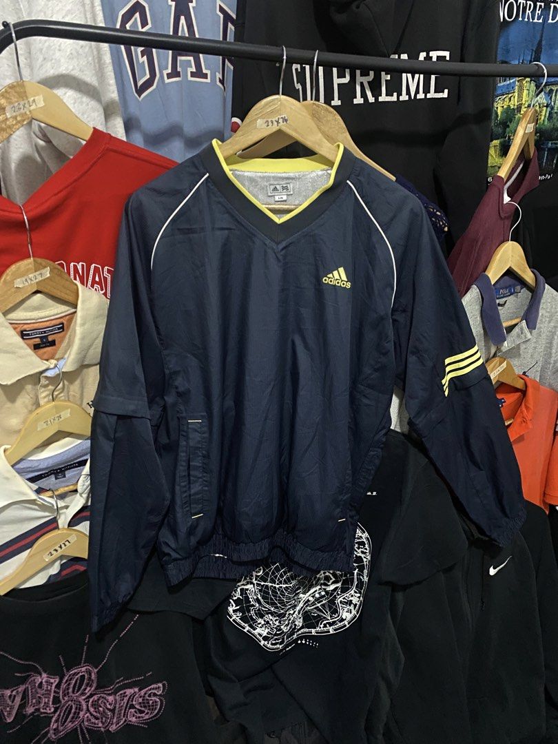 NIKE WINDBREAKER (Category: Hoodies) located in Siniloan. Submitted by lancelandicho (Listing ID 1468203253, Image 1). Description: 23 x26.