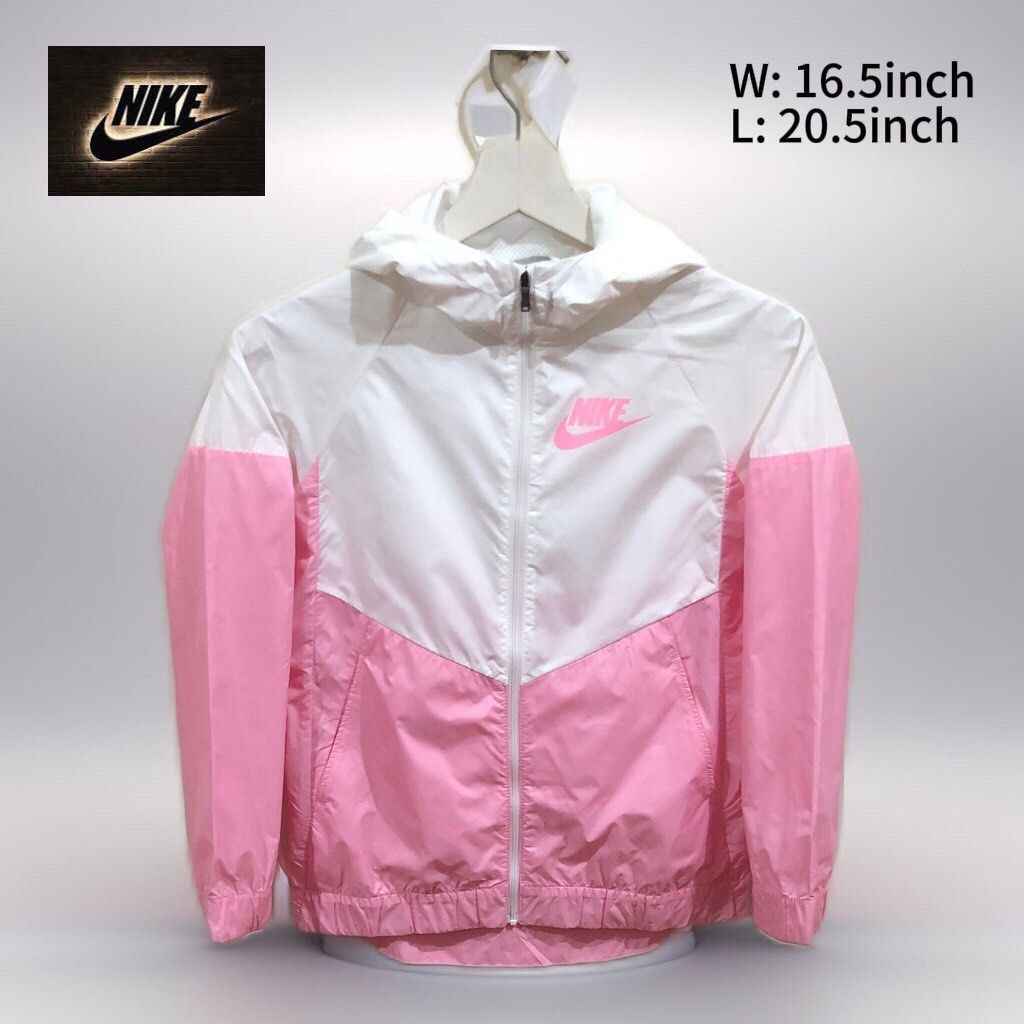 Nike Windbreaker Twotone Jacket (Category: Coats, Jackets and Outerwear) located in Oas. Submitted by alithrifthunter (Listing ID 1468133093, Image 1). Description: .