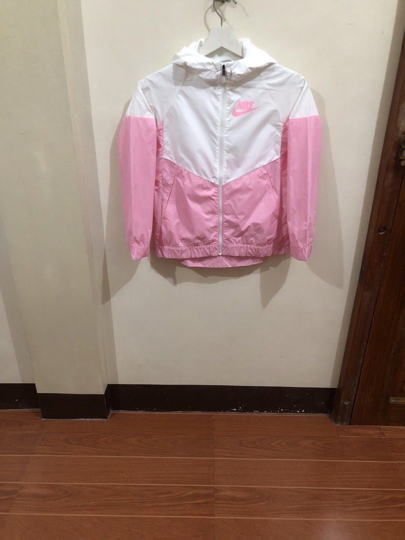 Nike Windbreaker Twotone Jacket (Category: Coats, Jackets and Outerwear) located in Oas. Submitted by alithrifthunter (Listing ID 1468133093, Image 2). Description: .