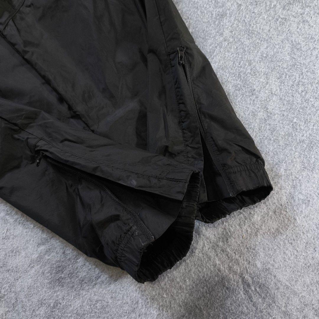 Nike Windrunner Lined Track Panta (Category: Activewear) located in Manila. Submitted by shykes_26 (Listing ID 1468113248, Image 2). Description: Dimensions: Waist - 34-42 (XXL on tag) Length - 38.5 Thigh - 15. Leg open - 6 Issues: Sign of use.