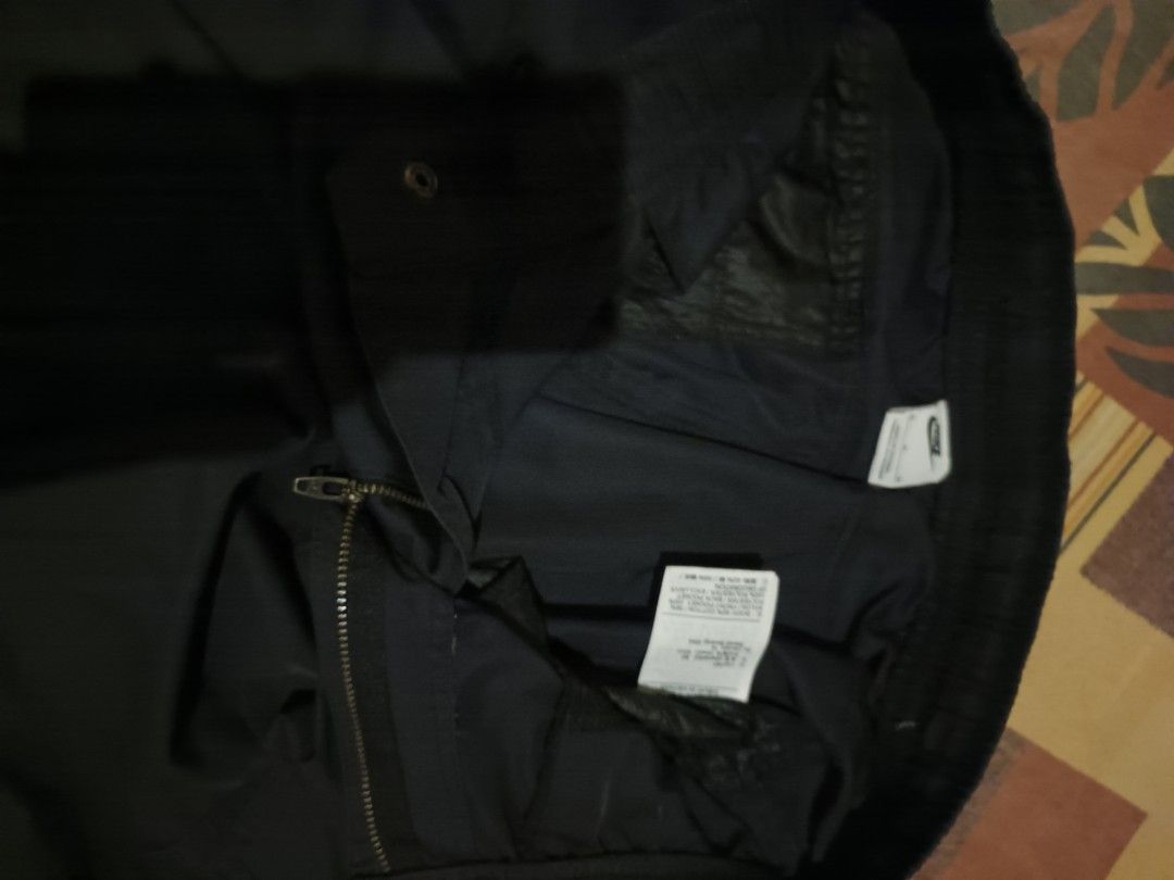 Nike woven cargo pants (Category: Jeans) located in Odiongan. Submitted by thriftngo26 (Listing ID 1468199273, Image 2). Description: These appear to be black Nike men's woven cargo pants, such as the Nike Sportswear Club Men's Woven Cargo.