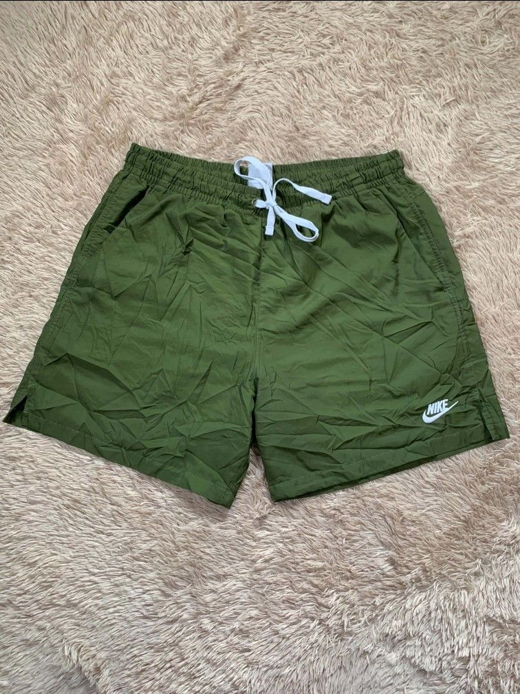 NIKE WOVEN OLIVE GREEN (Category: Shorts) located in Cebu City. Submitted by thrift.by_mar (Listing ID 1468066151, Image 1). Description: - excellent condition - 32-36 x 17 - issue nasa pic na - need wash.