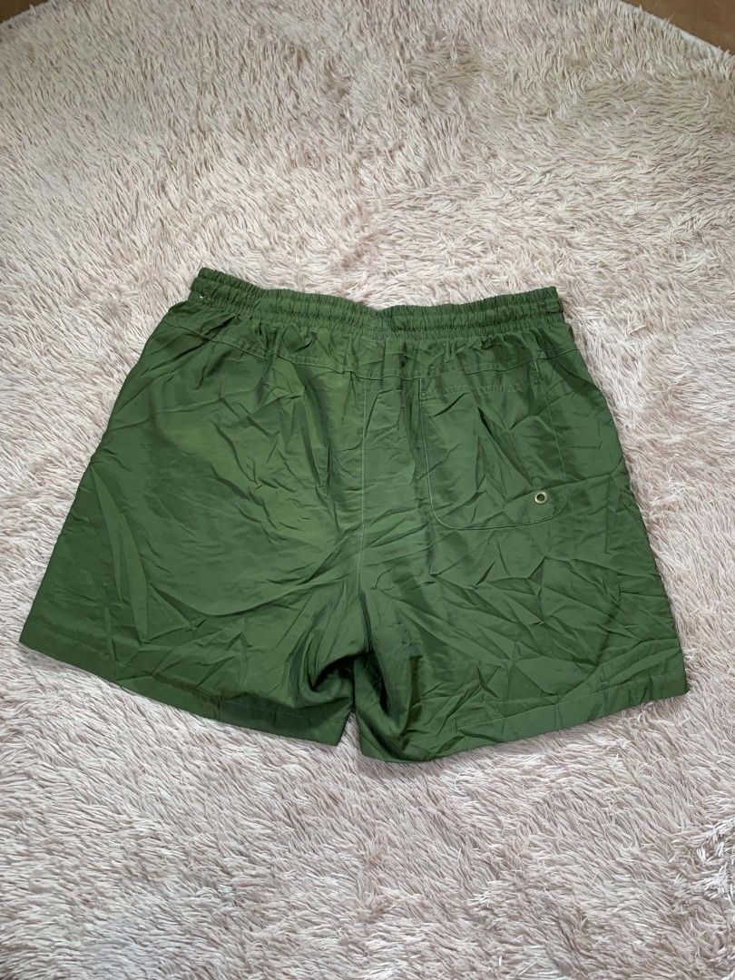 NIKE WOVEN OLIVE GREEN (Category: Shorts) located in Cebu City. Submitted by thrift.by_mar (Listing ID 1468066151, Image 2). Description: - excellent condition - 32-36 x 17 - issue nasa pic na - need wash.