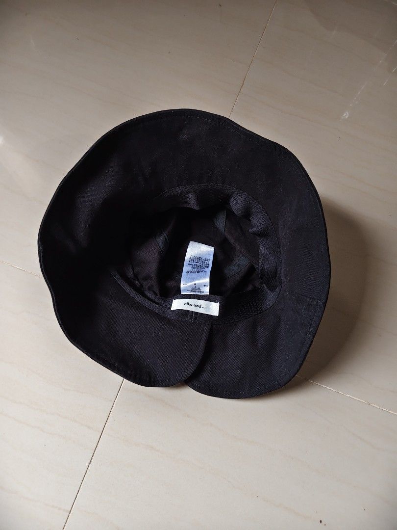 Niko and Bucket hat (Category: Hats & Beanies) located in Iloilo. Submitted by branded-boy0422_16 (Listing ID 1468106646, Image 3). Description: Good as new Size Large fit need washed only.