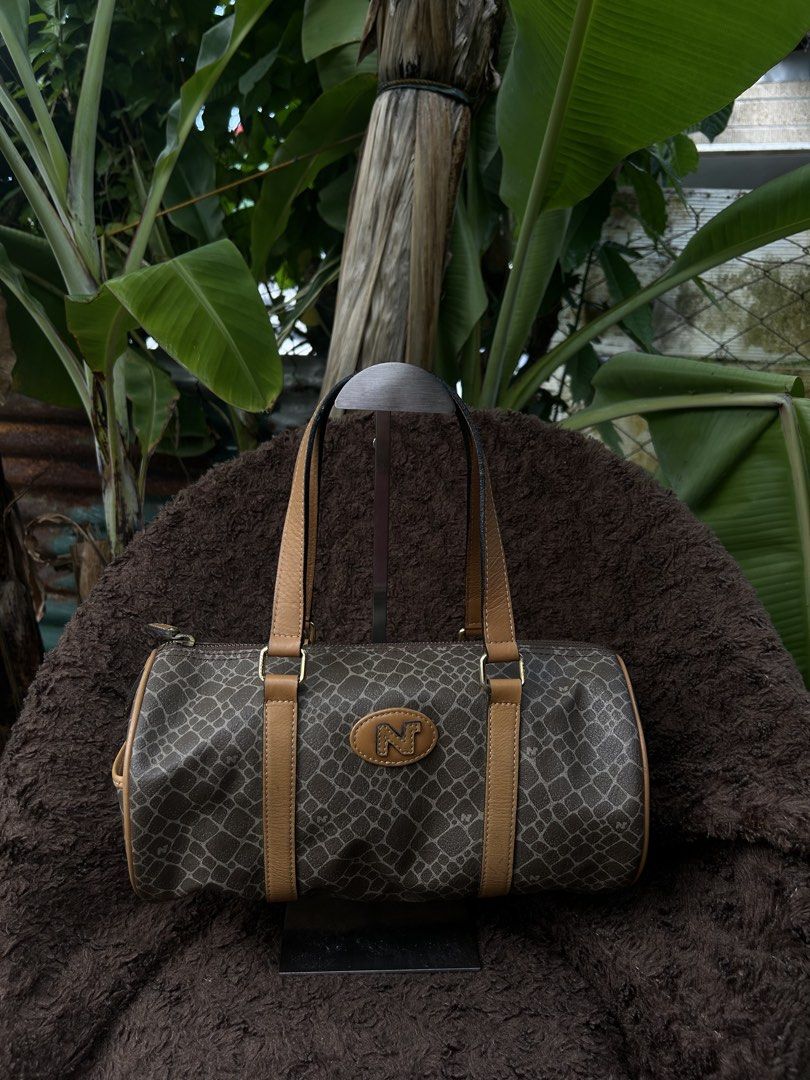 Nina Ricci Papillon Bag (Category: Shoulder Bags) located in Naga. Submitted by helloitsk20594 (Listing ID 1468099211, Image 1). Description: 𝙉𝙄𝙉𝘼 𝙍𝙄𝘾𝘾𝙄 🏷️ 𝙈𝙄𝙉𝙀: ₱1,000 𝙍𝙚𝙩𝙖𝙞𝙡: $207 𝑪𝒐𝒏𝒅𝒊𝒕𝒊𝒐𝒏: 10/10 condition 𝙄𝙨𝙨𝙪𝙚/𝙨: none 𝘿𝙞𝙢𝙚𝙣𝙨𝙞𝙤𝙣𝙨: 7 x 11 inches ————𝗠𝗨𝗦𝗧 𝗥𝗘𝗔𝗗!———— 📌𝙋𝙡𝙚𝙖𝙨𝙚 𝙧𝙚𝙡𝙮 𝙤𝙣 𝙩𝙖𝙜𝙨 𝙤𝙧 𝙙𝙤 𝙮𝙤𝙪 𝙤𝙬𝙣 𝙧𝙚𝙨𝙚𝙖𝙧𝙘𝙝 📌𝘼𝙪𝙩𝙝𝙚𝙣𝙩𝙞𝙘𝙞𝙩𝙮 𝙣𝙤𝙩 𝙨𝙩𝙖𝙩𝙚𝙙 𝙩�
