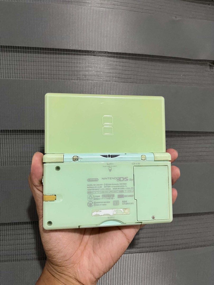 Nintendo ds lite (Category: Nintendo) located in Quezon City. Submitted by all_about_retro (Listing ID 1468205901, Image 3). Description: Nintendo ds lite Tested Good buttons Good lcd Good battery Good touch Unit & 2 cartridges No issue Pickup.
