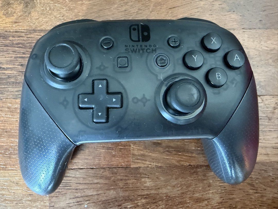 Nintendo switch pro controller (Category: Nintendo) located in Georgetown. Submitted by dpreowned (Listing ID 1468228601, Image 1). Description: Condition 8/10 No box Cod Georgetown Other states postage.