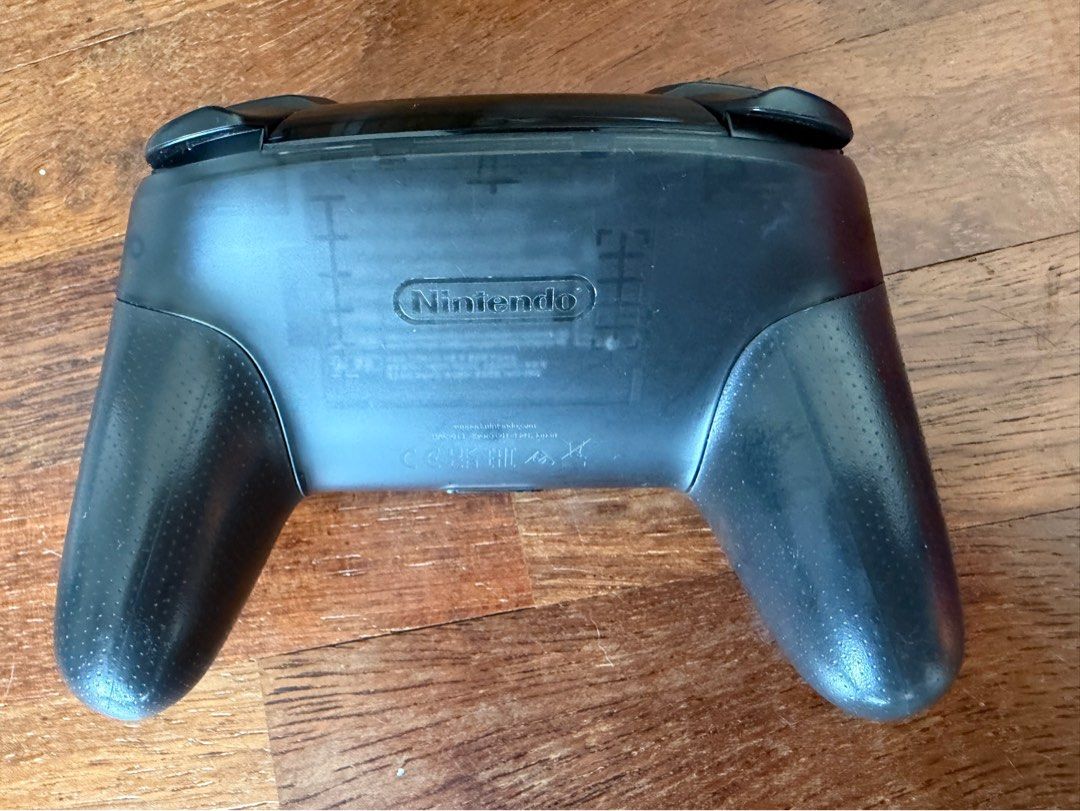 Nintendo switch pro controller (Category: Nintendo) located in Georgetown. Submitted by dpreowned (Listing ID 1468228601, Image 2). Description: Condition 8/10 No box Cod Georgetown Other states postage.