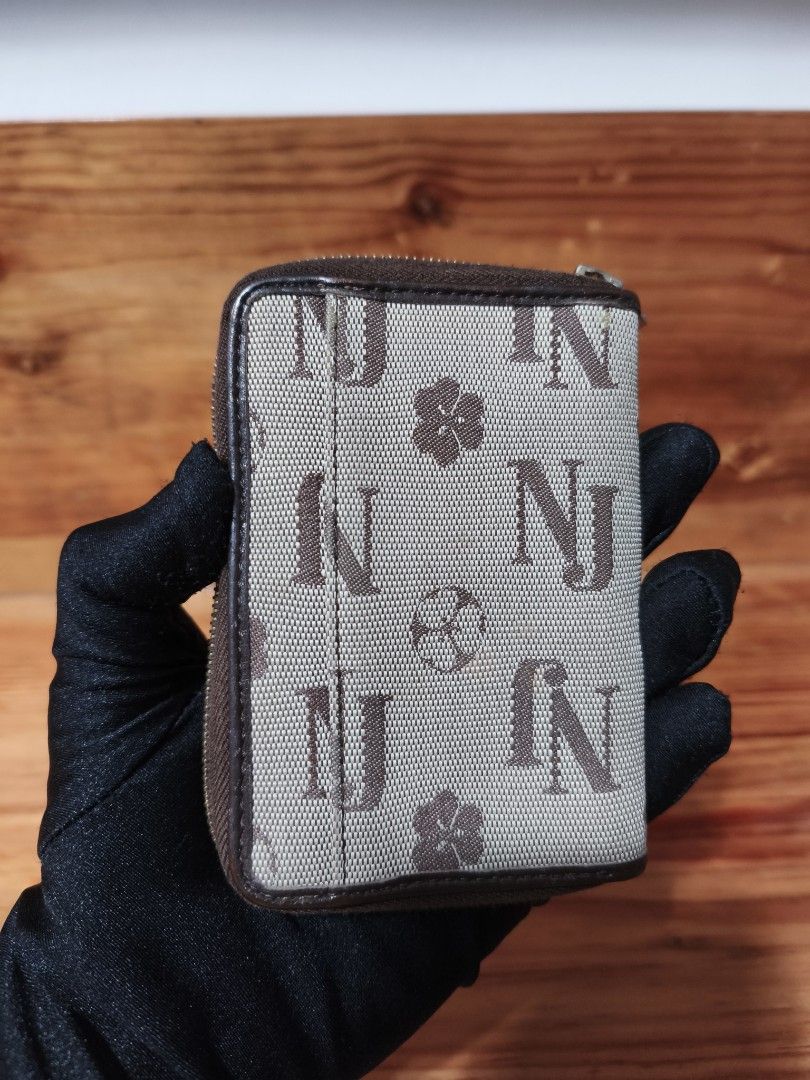NJ card wallet riri zip (Category: Wallets & Card holders) located in Baguio. Submitted by queenlyne_vintage_rare_finds (Listing ID 1468104842, Image 3). Description: .