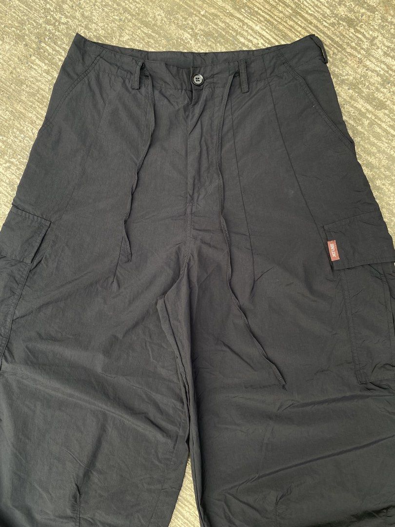 Nylon Cargo Wide Pants (Category: Other Bottoms) located in Cebu City. Submitted by czar0518 (Listing ID 1468161139, Image 3). Description: Nylon Cargo Wide Pants Waist 28-30 Length 37 Hem 11 Excellent condition Dm sure buyer.📩.