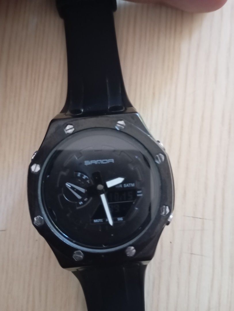 Oak (Category: Men's Watches) located in Las Pinas. Submitted by quick_deals_great_finds2 (Listing ID 1468110987, Image 3). Description: Good working condition.