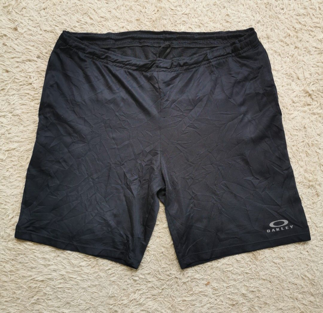 Oakley Athletic Shorts Black Size M (Category: Shorts) located in Davao. Submitted by dmp1993 (Listing ID 1468208833, Image 1). Description: Black athletic shorts by Oakley. Size medium. Drawstring waistband with a mesh panel at the back yoke. Oakley logo printed on the lower left leg. Back text graphic near the hem. Made in Brazil from 100% polyester..