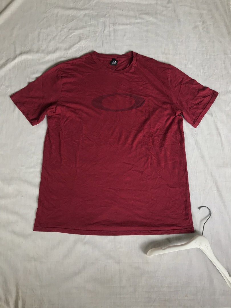 OAKLEY Big Ellipse Logo Tee (Category: Tshirts & Polo Shirts ) located in San Fernando. Submitted by ramjames18 (Listing ID 1468065883, Image 2). Description: •OAKLEY Big Ellipse Logo Tee🔥 -Excellent Condition -9.+/10 Color Rate -Dimes:24x31 -Large to Xxl frame Pm sa interested! 📥📥 .