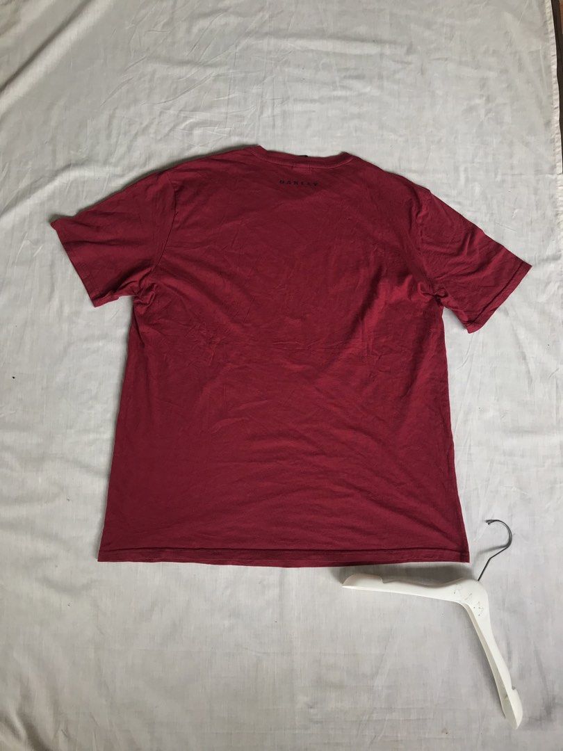 OAKLEY Big Ellipse Logo Tee (Category: Tshirts & Polo Shirts ) located in San Fernando. Submitted by ramjames18 (Listing ID 1468065883, Image 3). Description: •OAKLEY Big Ellipse Logo Tee🔥 -Excellent Condition -9.+/10 Color Rate -Dimes:24x31 -Large to Xxl frame Pm sa interested! 📥📥 .