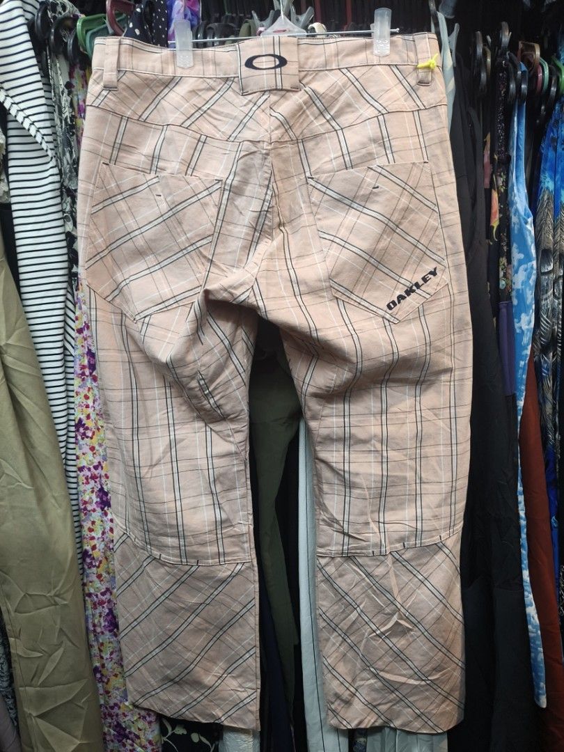 Oakley Golf Pants Pink/Salmon (Category: Trousers) located in Davao. Submitted by makmoonthriftdvo (Listing ID 1468134928, Image 2). Description: Oakley Golf Pants Pink/Salmon W 34 L 37 Thight 13 Hem 9 No issue No flaws 1000 SHIPPED DM 📩📩 DAVAO.