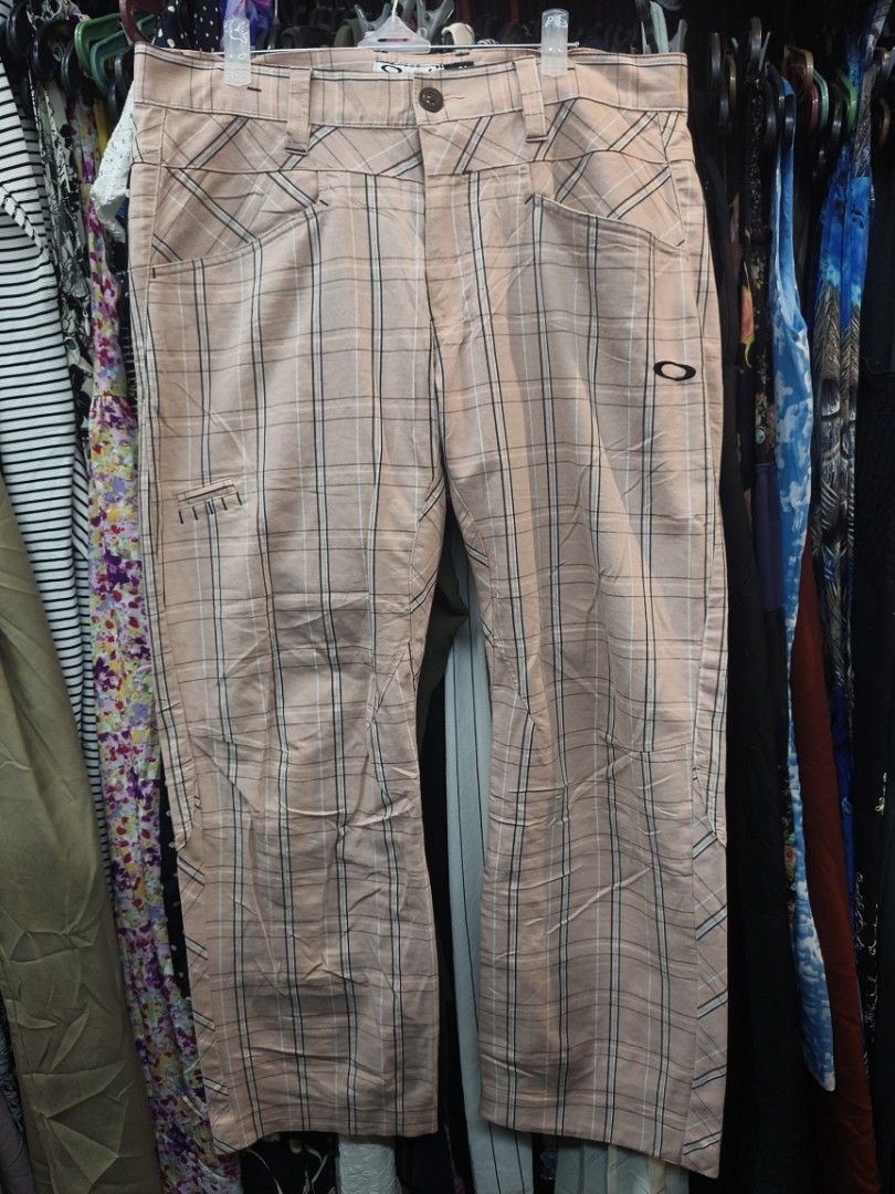 Oakley Golf Pants Pink/Salmon (Category: Trousers) located in Davao. Submitted by makmoonthriftdvo (Listing ID 1468134928, Image 1). Description: Oakley Golf Pants Pink/Salmon W 34 L 37 Thight 13 Hem 9 No issue No flaws 1000 SHIPPED DM 📩📩 DAVAO.