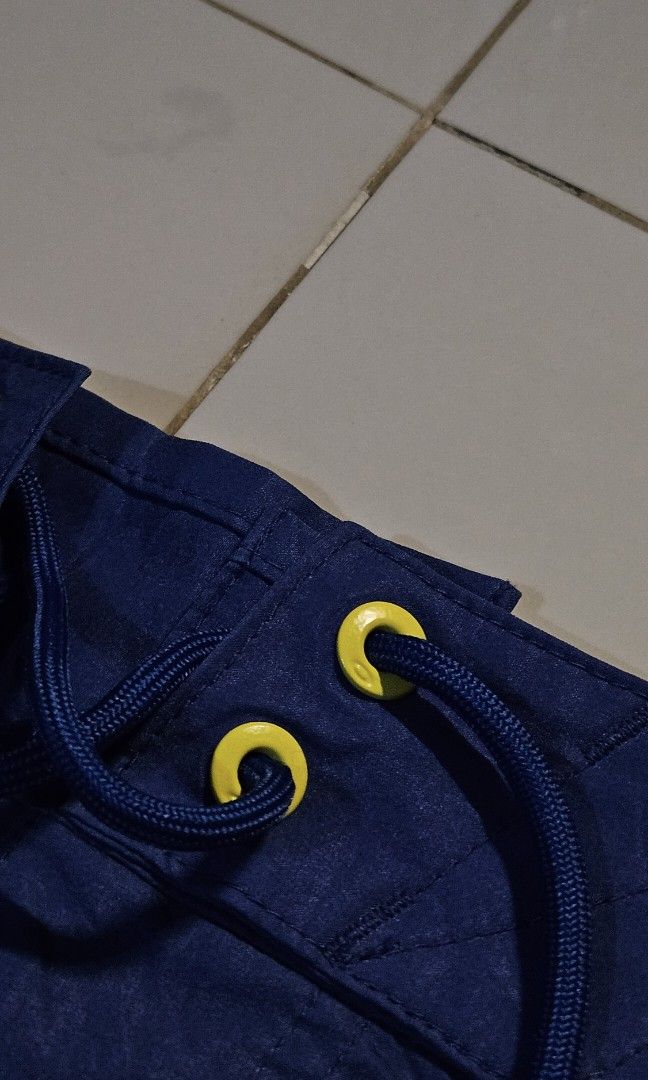 Oakley Men’s Board Shorts (Category: Swim Trunks & Board Shorts) located in Aroroy. Submitted by gabrizz_y (Listing ID 1468251723, Image 3). Description: Size 33 Issue: None Color Rate: 9/10.