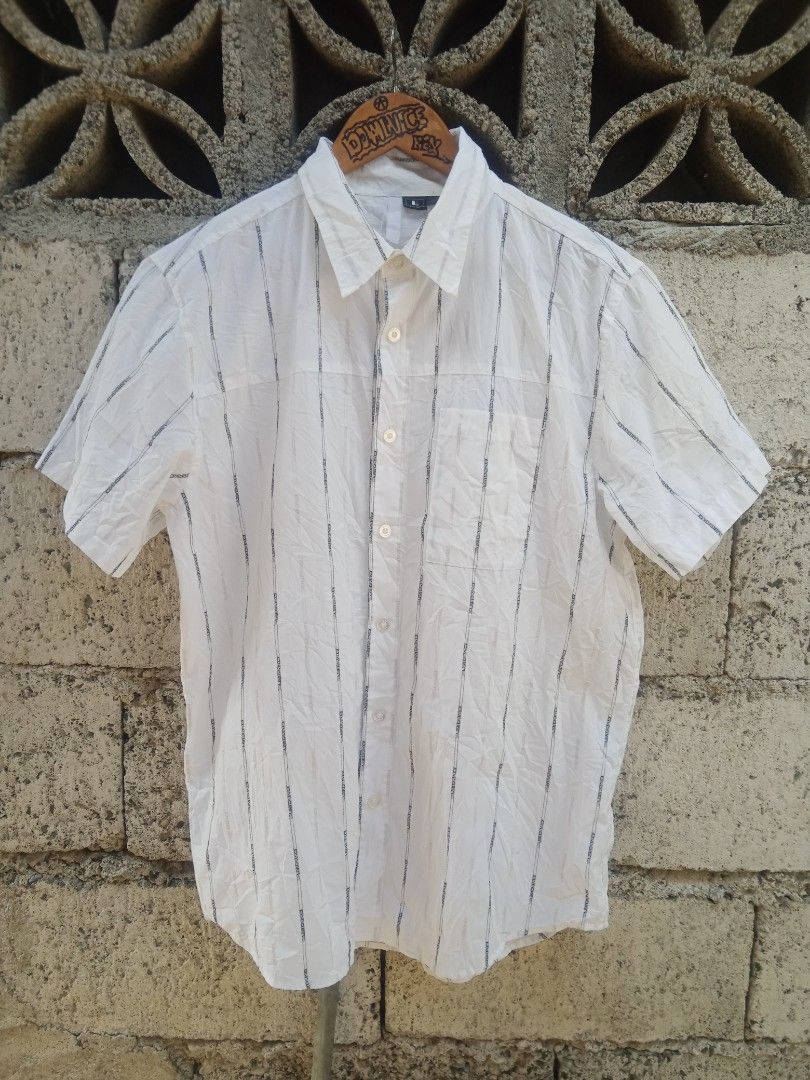 Oakley polo botton down (Category: Activewear) located in Santo Tomas. Submitted by rexadominice (Listing ID 1468179089, Image 1). Description: w22 x L28 1 dot stain.