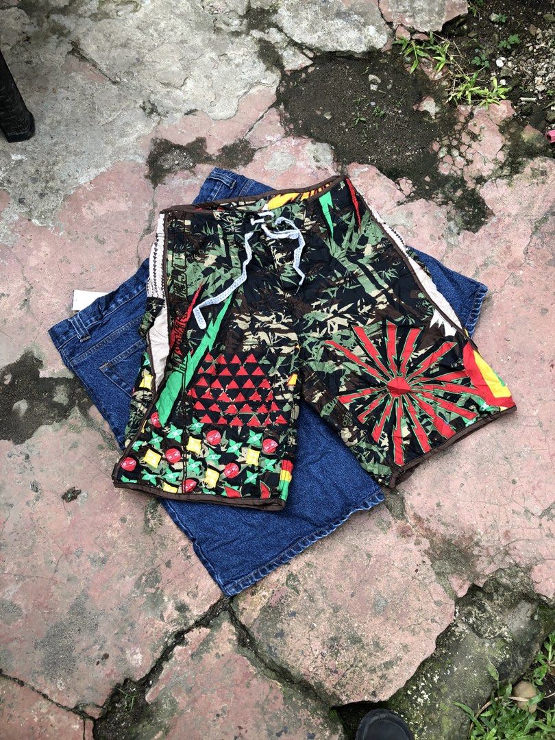 Ocean&earth boardshort (Category: Swim Trunks & Board Shorts) located in Bacolod City. Submitted by g.thrift (Listing ID 1468223759, Image 1). Description: 30-32-33 Adjustable back see details.