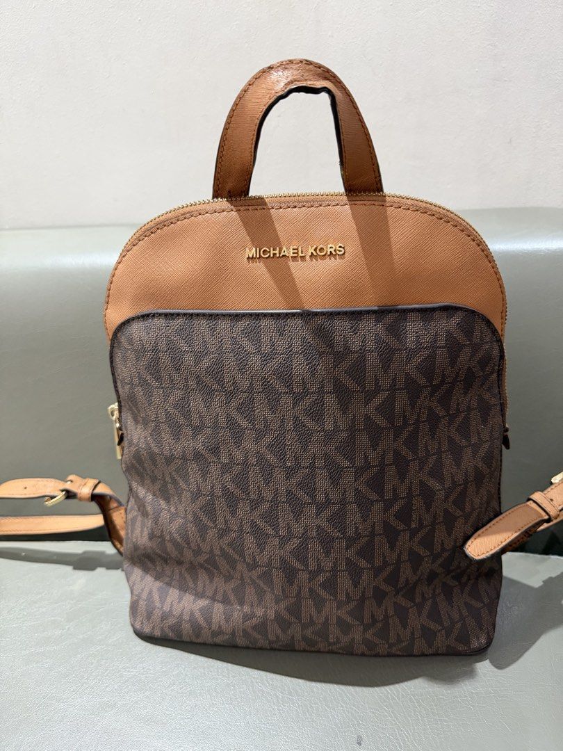 💯OG Michael Kors Backpack (Category: Backpacks) located in Pasig City. Submitted by roxannecawaling (Listing ID 1468145690, Image 2). Description: 📍Pasig -decluttering -💯 OG, ❌not ukay.