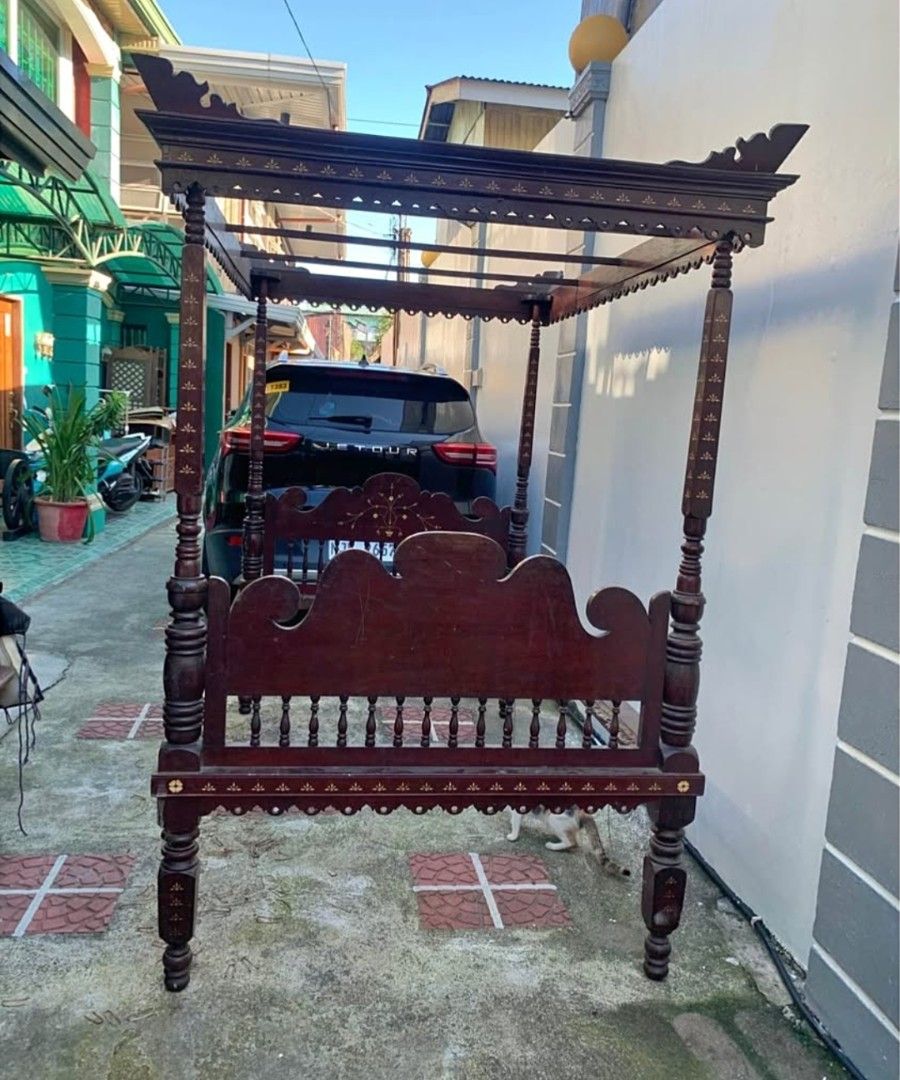 Old narra bed (Category: Vintage Collectibles) located in Manila. Submitted by geraldtorrezz (Listing ID 1468276666, Image 1). Description: old narra bed 10k for sale.