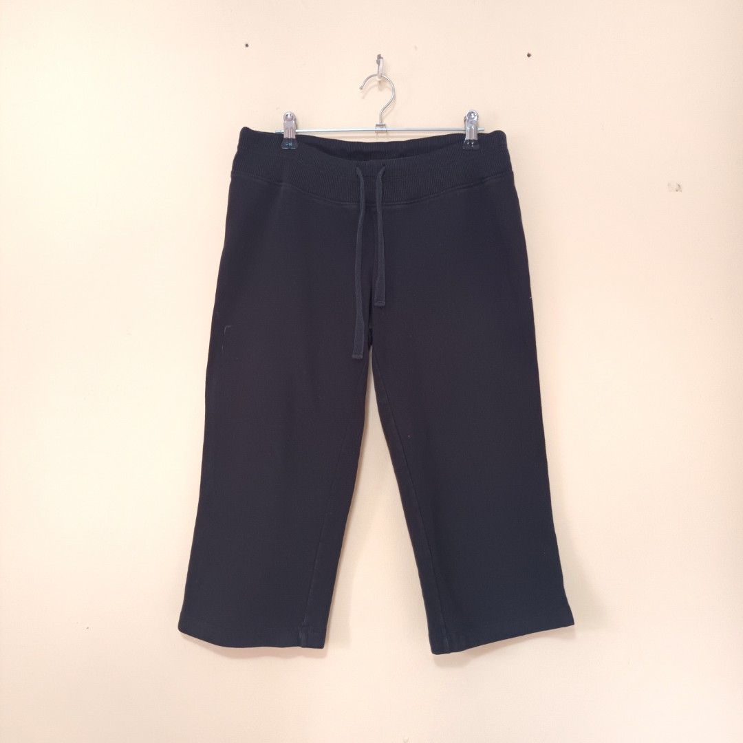 Old Navy Capri Sweatpants (Category: Other Bottoms) located in Naga. Submitted by pawikann (Listing ID 1468178283, Image 1). Description: W: 28-36 in L: 25.5 in.