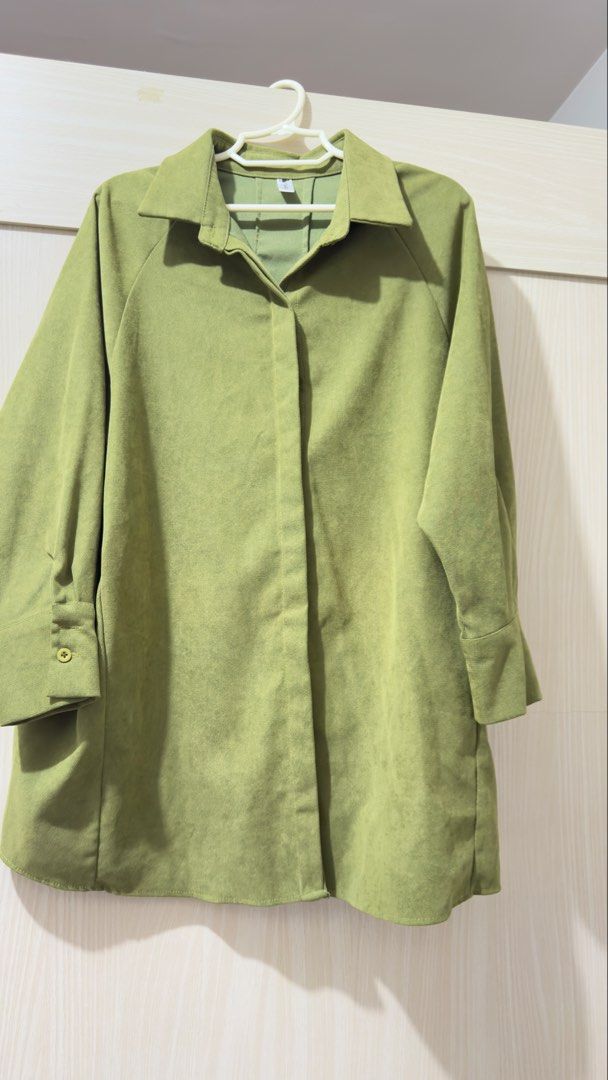 Olive green button-up collared long sleeve shirt (Category: Longsleeves) located in Manila. Submitted by warmbird.ac6e1a (Listing ID 1468216206, Image 1). Description: - Color: Olive green (earthy tone) - Material: Soft suede-like texture .