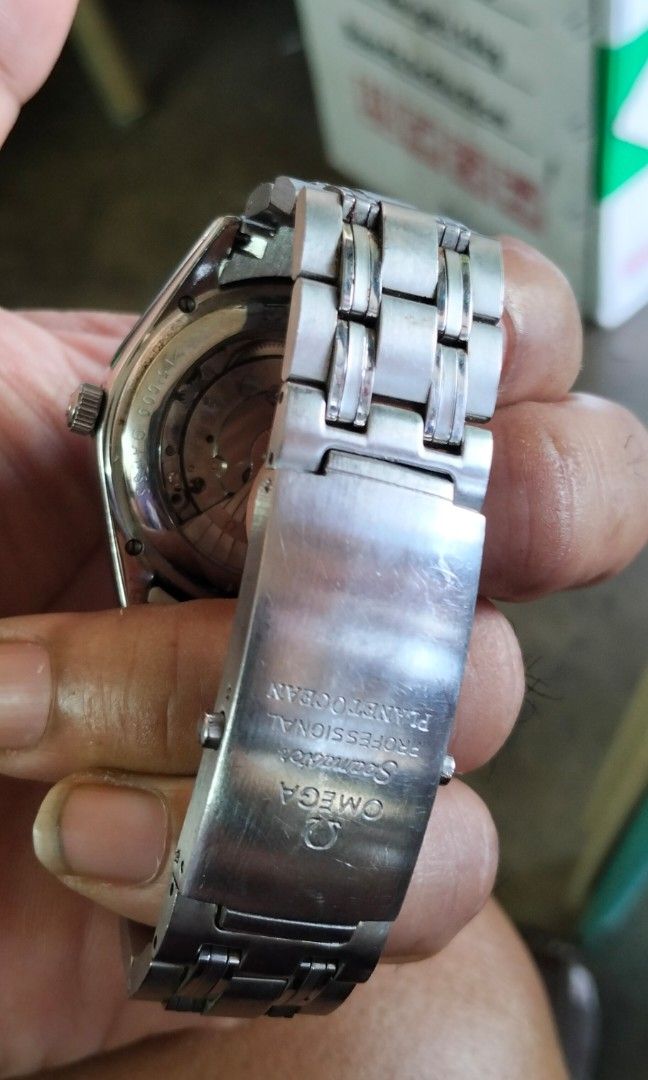 Omega Master-Axial chronometer (Category: Men's Watches) located in San Jose. Submitted by lenlorie3649 (Listing ID 1468063897, Image 3). Description: Omega Master-Axial chronometer swing system the watch is good running condition Clone.
