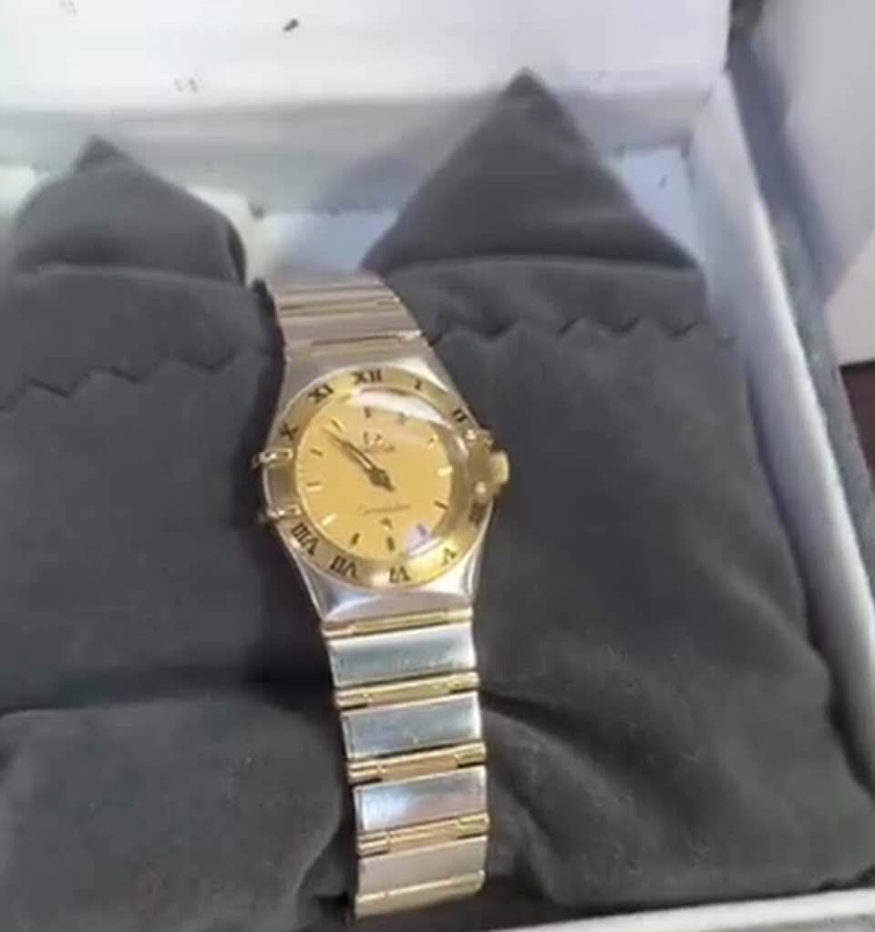 OMEGA watch with box (Category: Men's Watches) located in Manila. Submitted by calmforest-007b69 (Listing ID 1467350522, Image 1). Description: .
