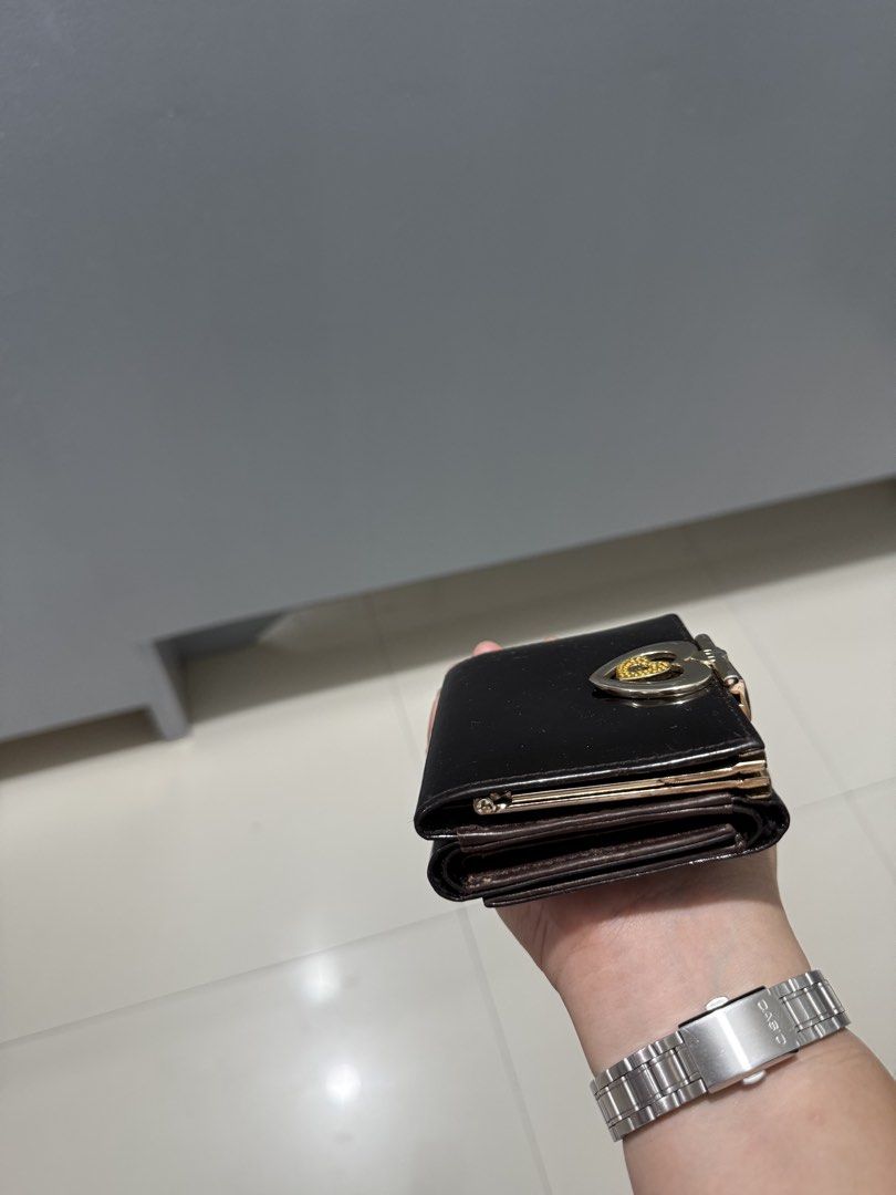 Omnia Crystal Short Wallet (Category: Wallets & Card holders) located in Surigao. Submitted by surplusbox (Listing ID 1468074099, Image 1). Description: Check all pictures nlang po anjan na lahat ng detalye lightly used lang si wallet.