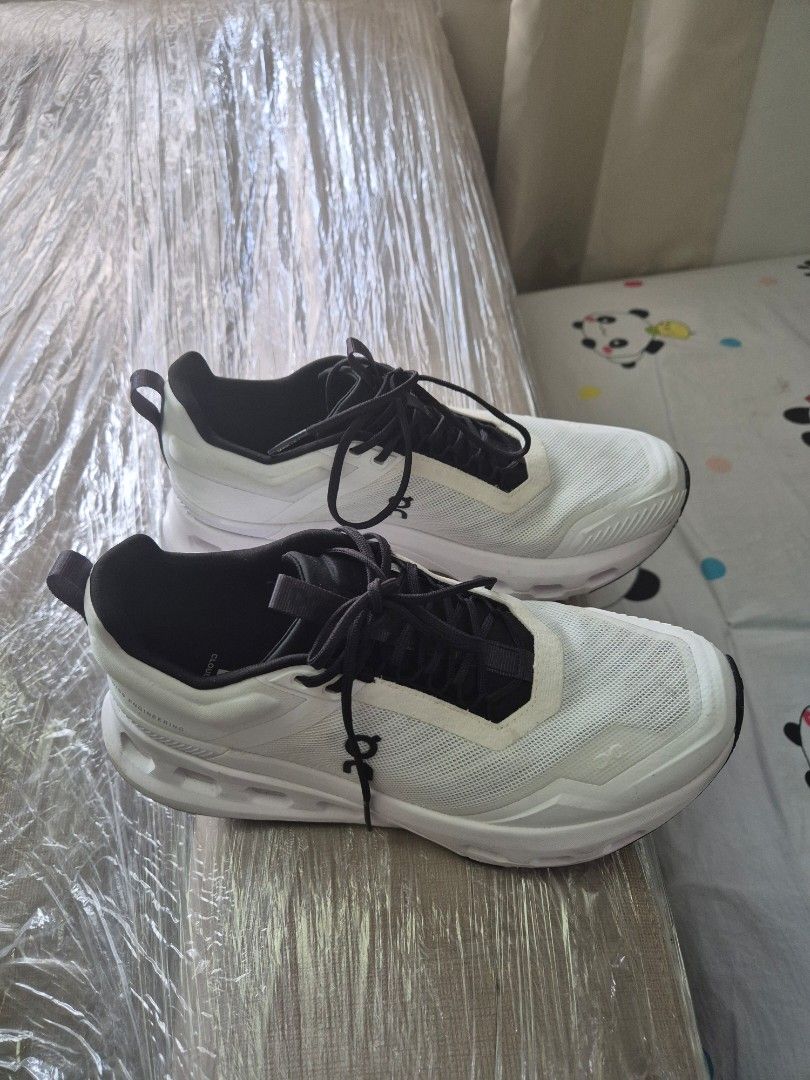 On CloudnovaX (Category: Sneakers) located in Makati City. Submitted by poodle.yumi (Listing ID 1468246657, Image 2). Description: On CloudnovaX Size 9us Womens Rarely used No box 5k nego.
