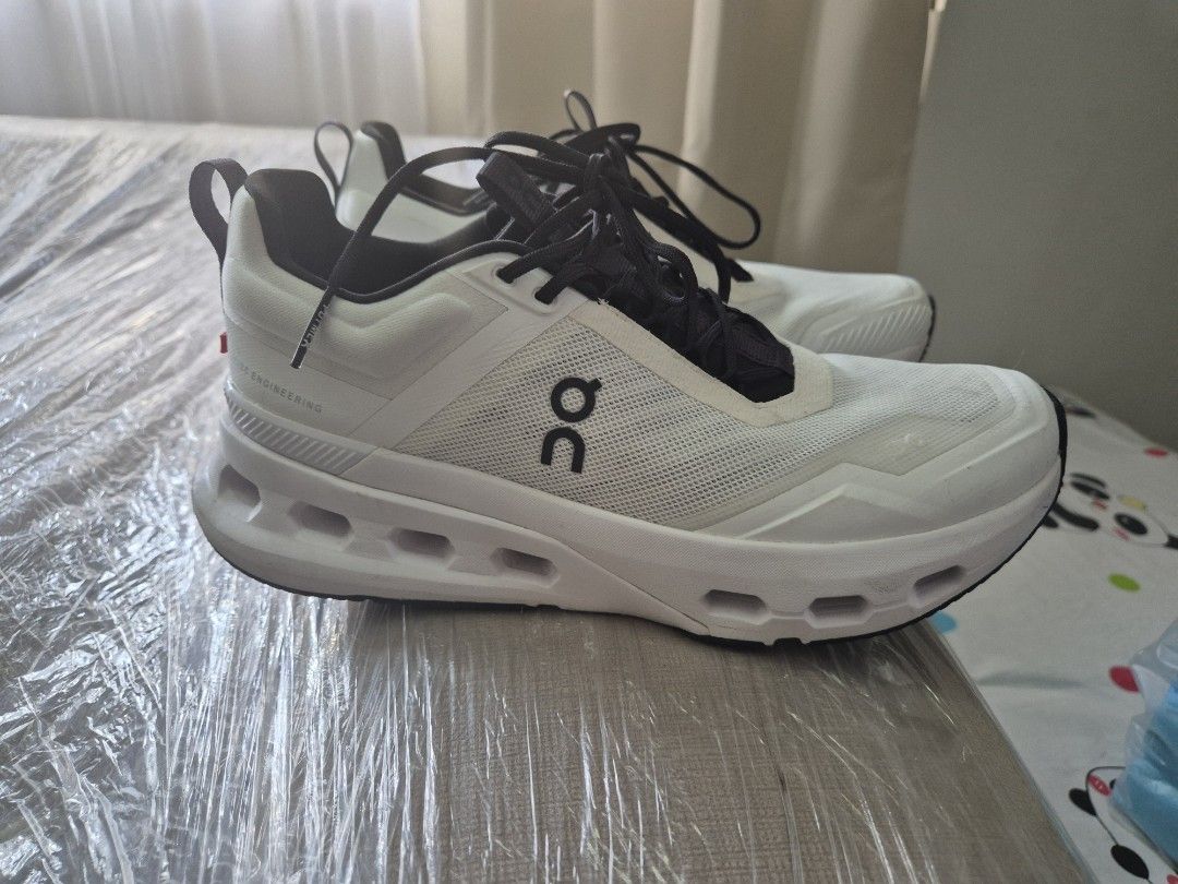 On CloudnovaX (Category: Sneakers) located in Makati City. Submitted by poodle.yumi (Listing ID 1468246657, Image 1). Description: On CloudnovaX Size 9us Womens Rarely used No box 5k nego.